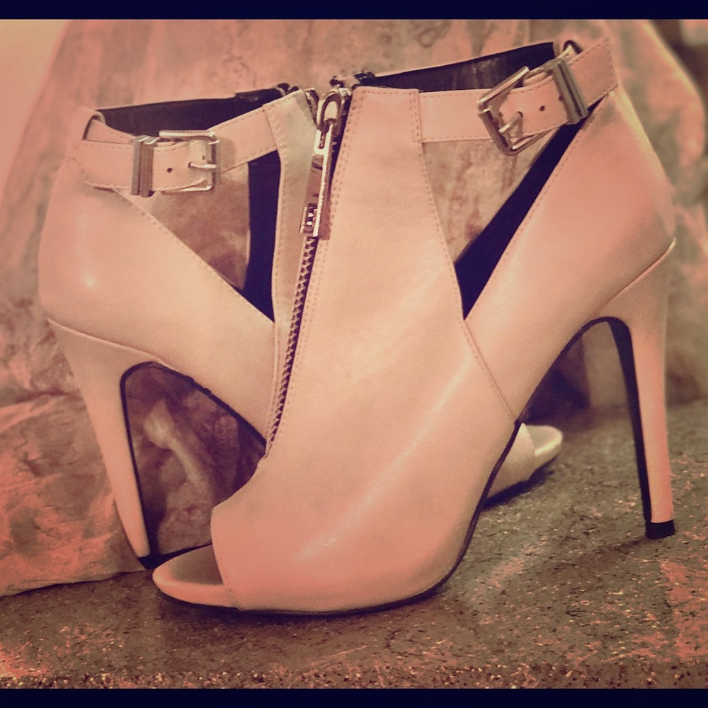 ✨✨ALDO BOOTIES, size 8✨✨